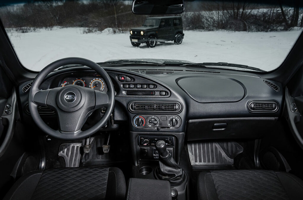 Что купить: Suzuki Jimny или Lada Niva Travel? Сравнил оба внедорожника и сделал выводы