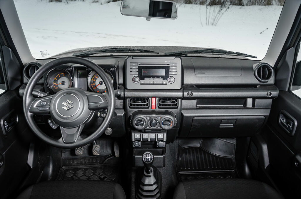 Что купить: Suzuki Jimny или Lada Niva Travel? Сравнил оба внедорожника и сделал выводы