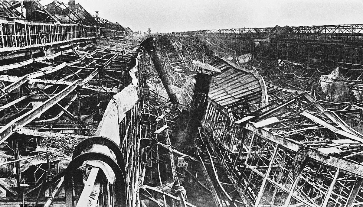 Множество жертв, большие разрушения и беспомощность ПВО: как немцы разбомбили Горьковский автозавод
