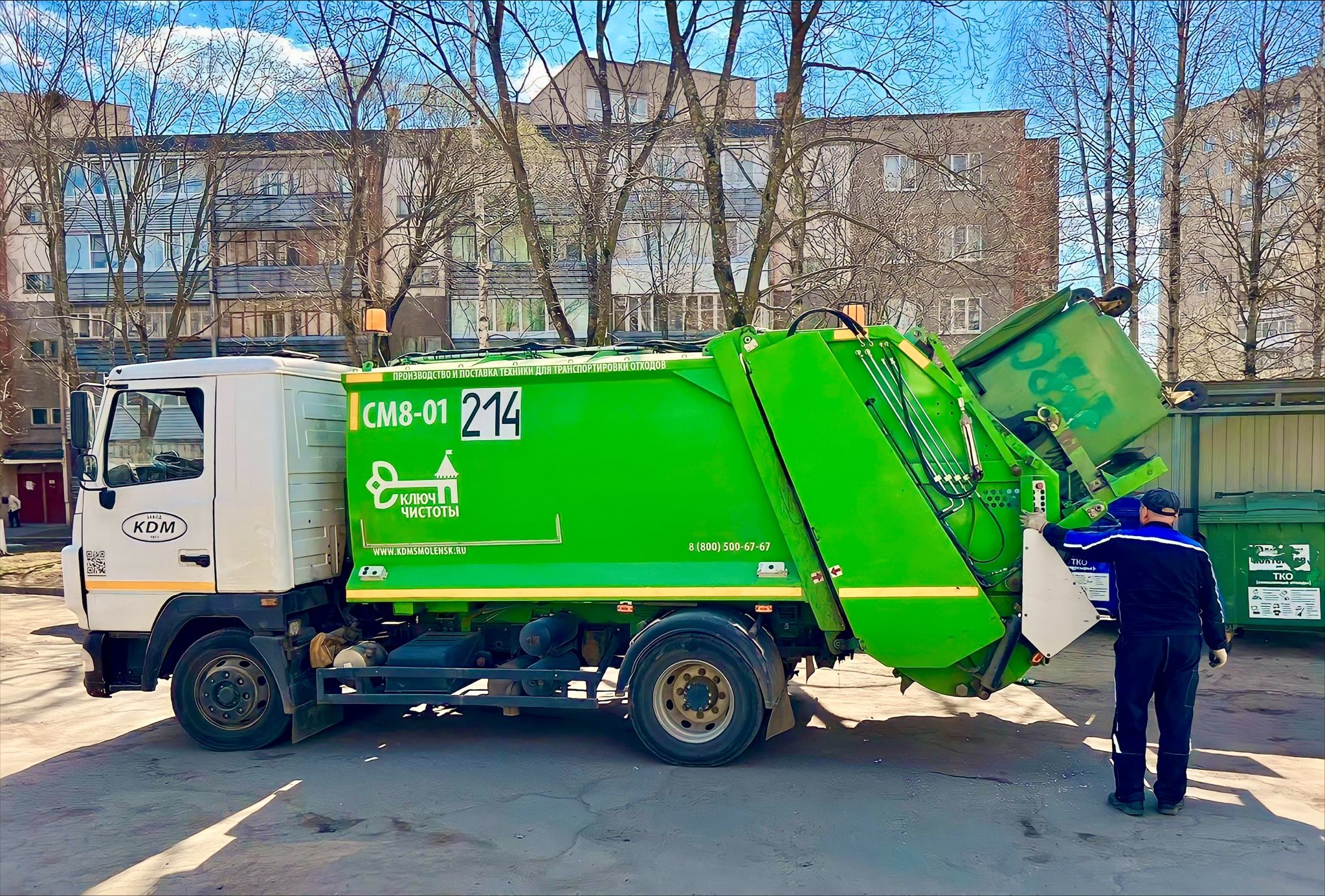 Не хуже европейца: как мусоровозы  Смоленского завода КДМ эксплуатируются в Вологде