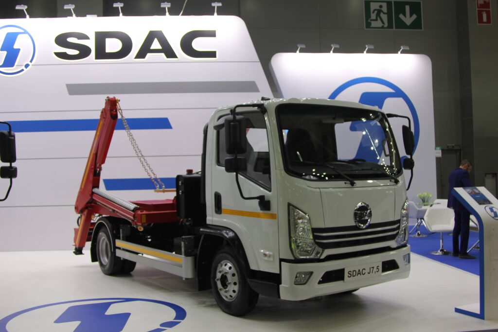 В России будут продавать китайские грузовики под маркой SDAC