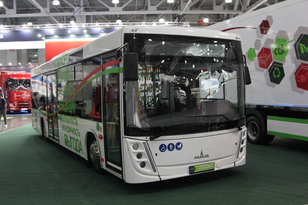 МАЗ представил укороченный междугородний автобус