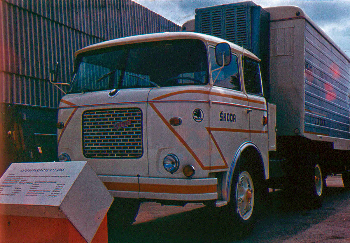 Иномарки в СССР: как иностранные грузовики помогали строить коммунизм