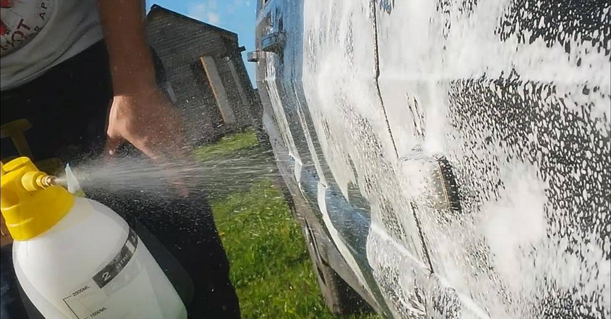 Законно ли мыть машину на дачном участке