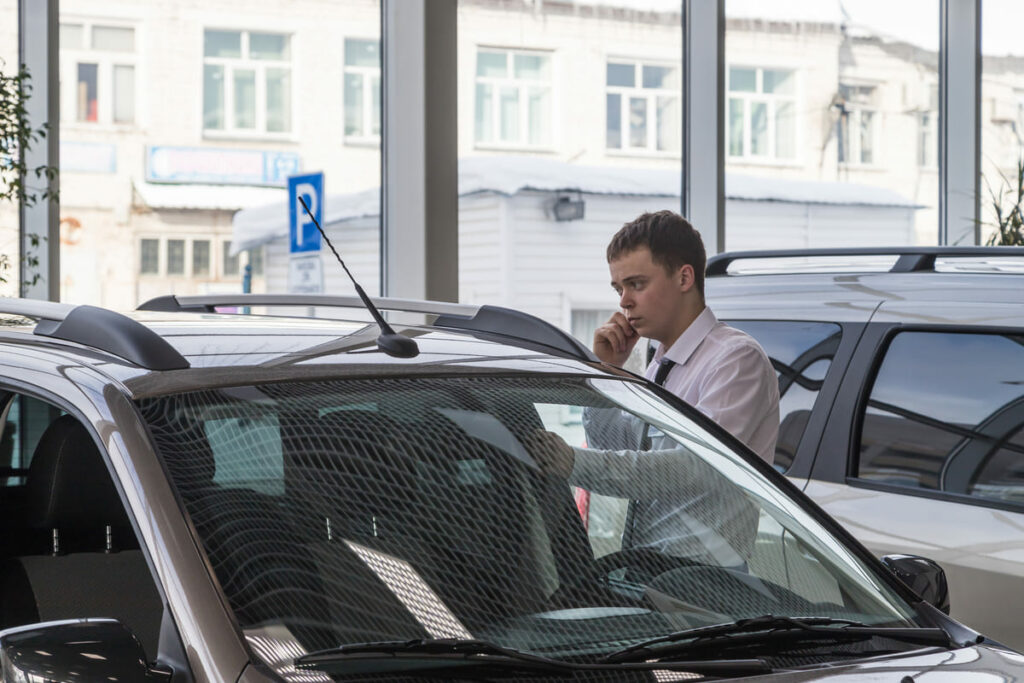 Продажи новых автомобилей в России бьют рекорды: что происходит?