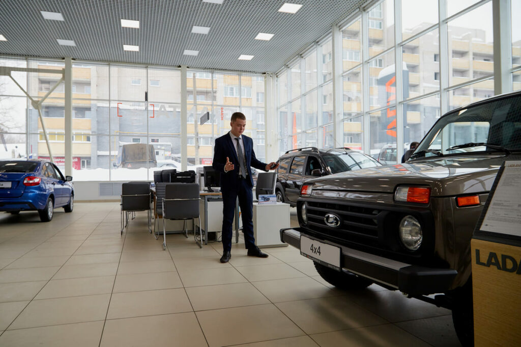 Доллар под «сотню», утильсбор под миллион: что будет с ценами на новые машины в России?