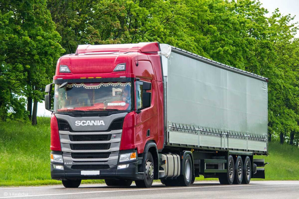 ЛУКОЙЛ запустил производство моторных масел для грузовиков Scania
