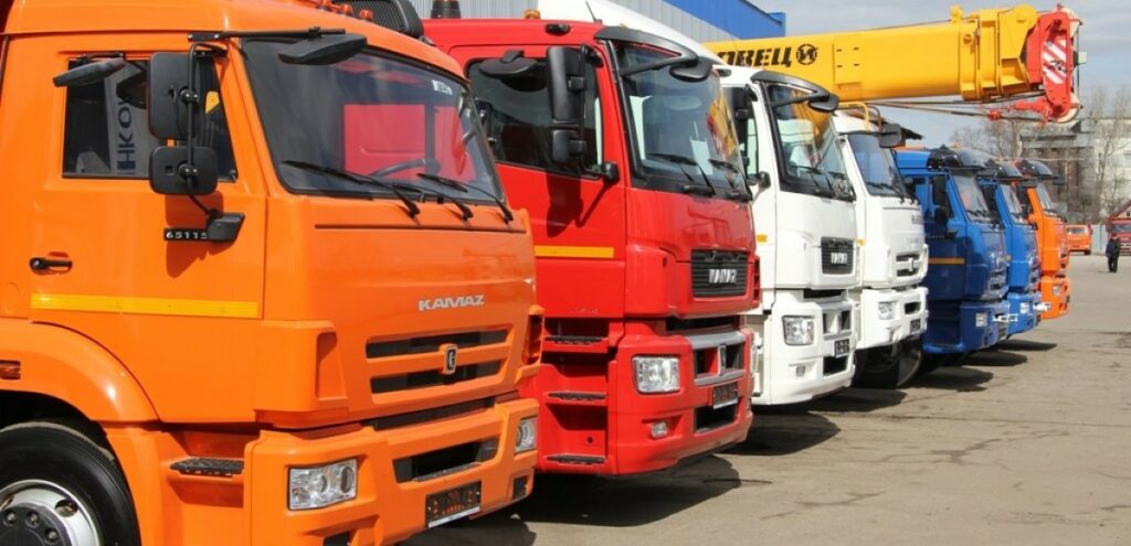 «КАМАЗ» против китайцев: названы самые популярные грузовики в России