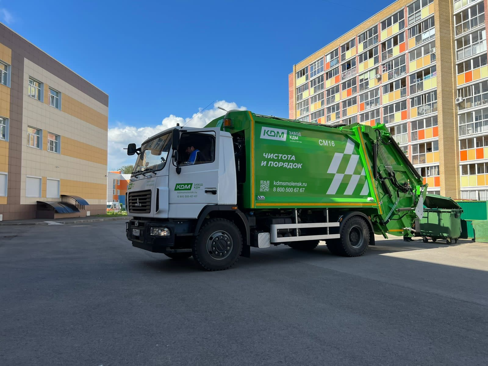 В России построили мусоровоз-трансформер