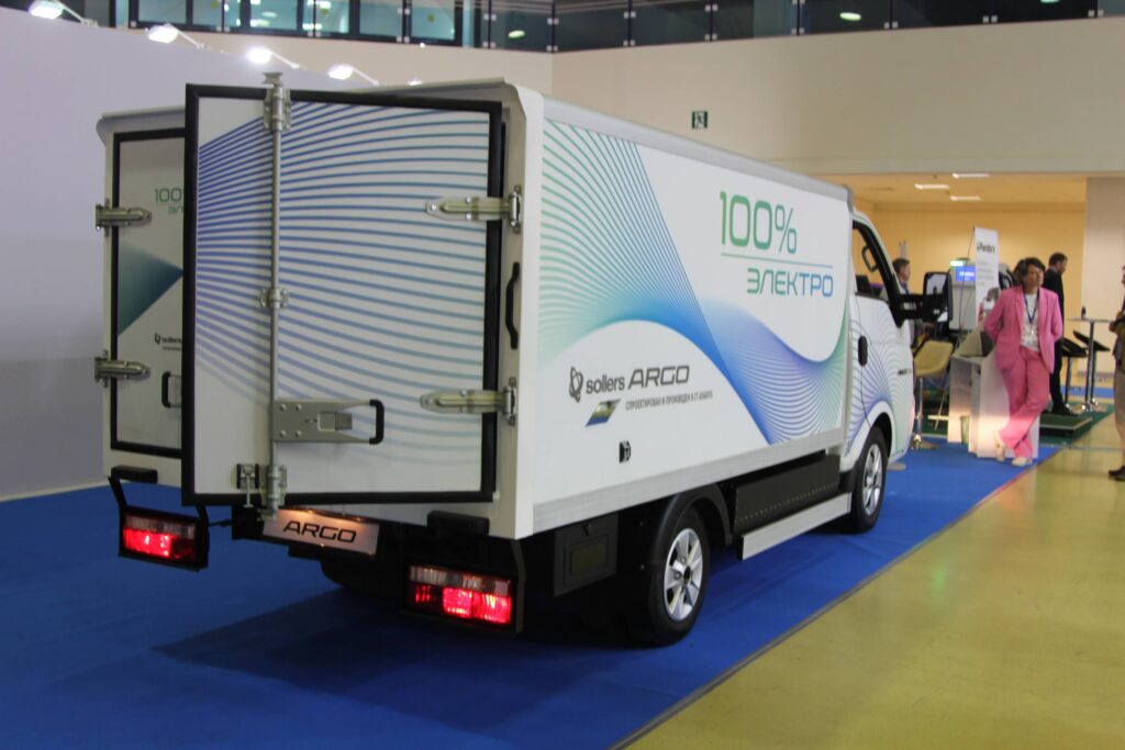 В России построили электромобиль на базе фургона Sollers Argo