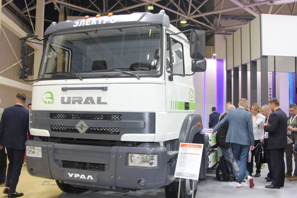 «Урал»  представил электрический грузовик