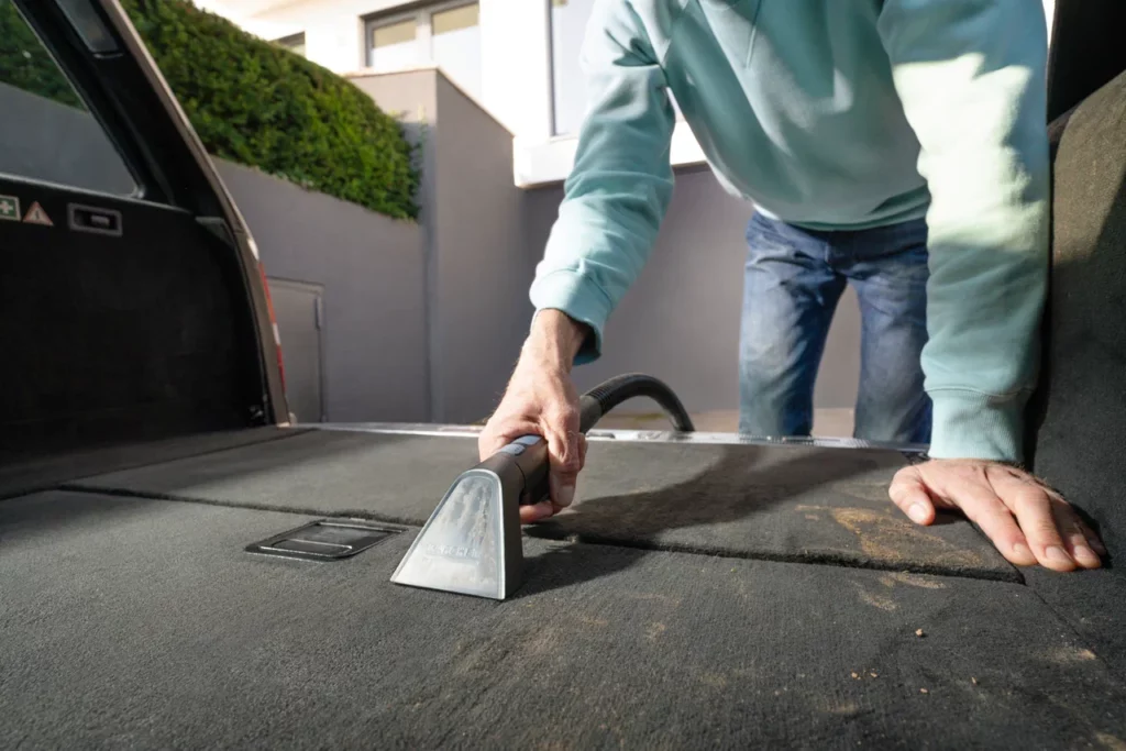 Химчистка не нужна: как сделать генеральную уборку салона автомобиля своими руками