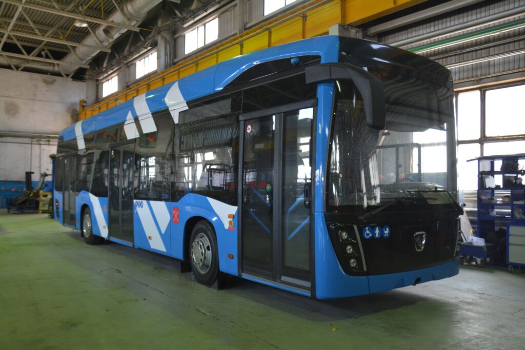 До 30 км без подзарядки: КАМАЗ выпустил троллейбус с увеличенным автономным ходом