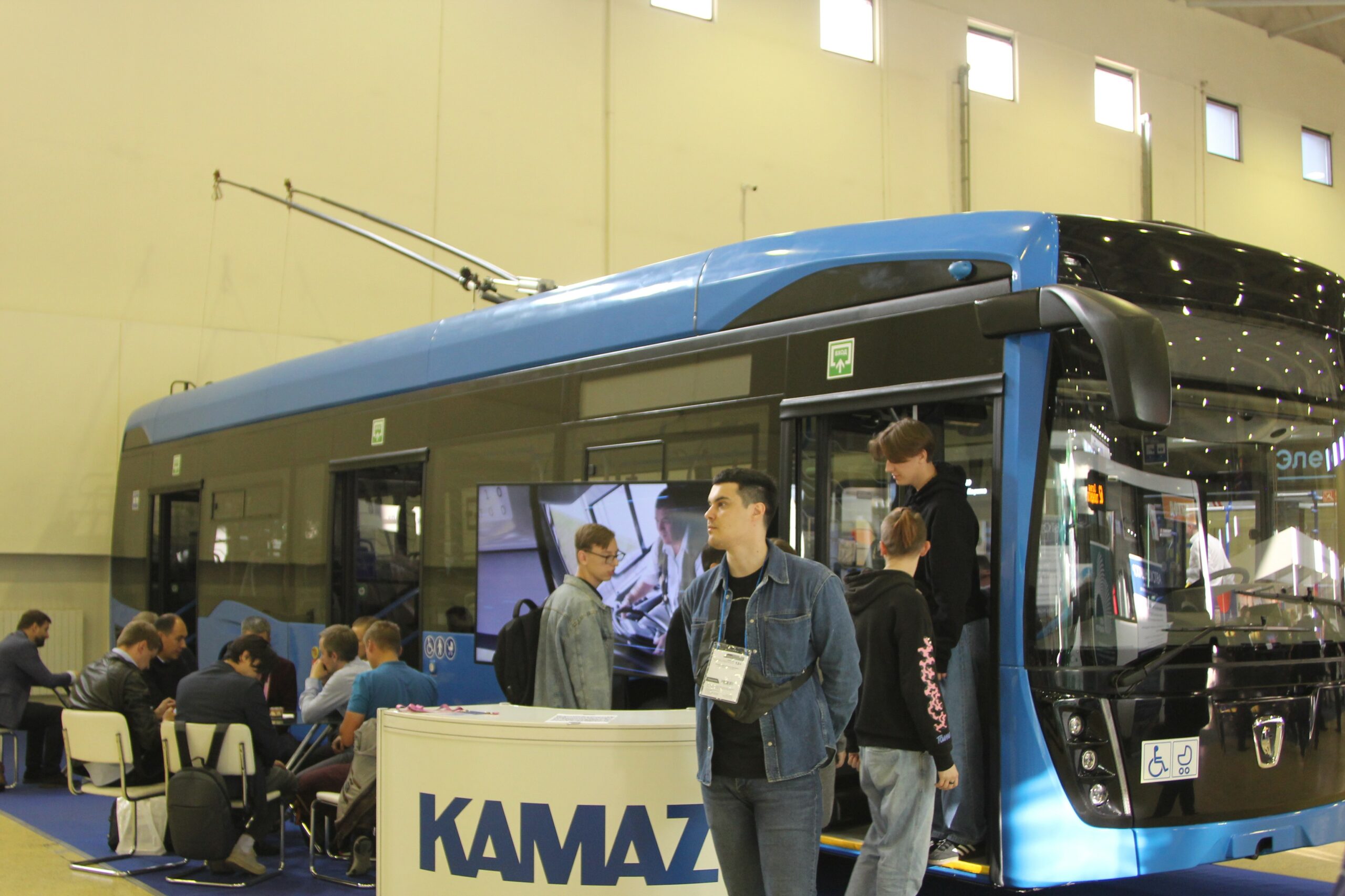 До 30 км без подзарядки: КАМАЗ выпустил троллейбус с увеличенным автономным ходом