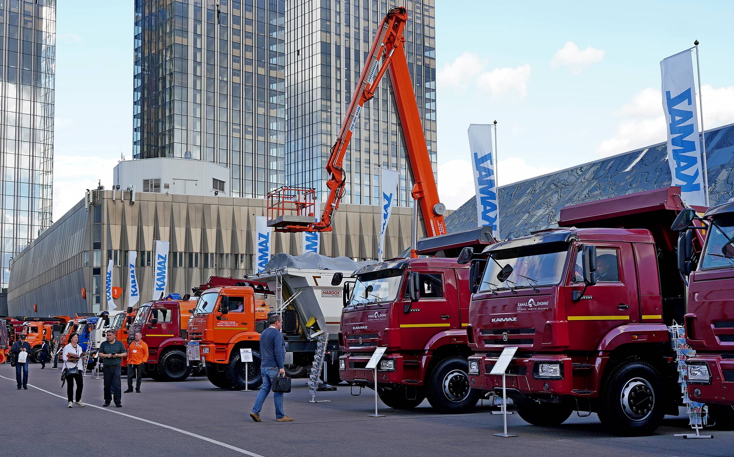 Российский автопром против китайского: что показали на выставке Сomtrans 2023