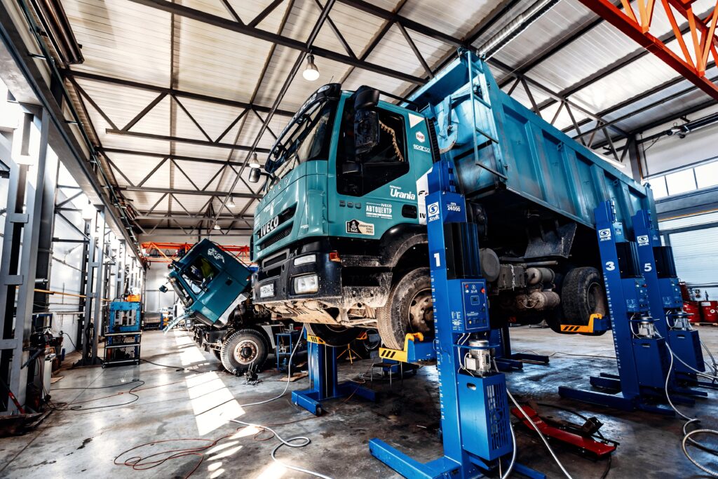«Мы готовы все диагностировать и исправлять»: как ремонтируют грузовики-иномарки в Тюмени