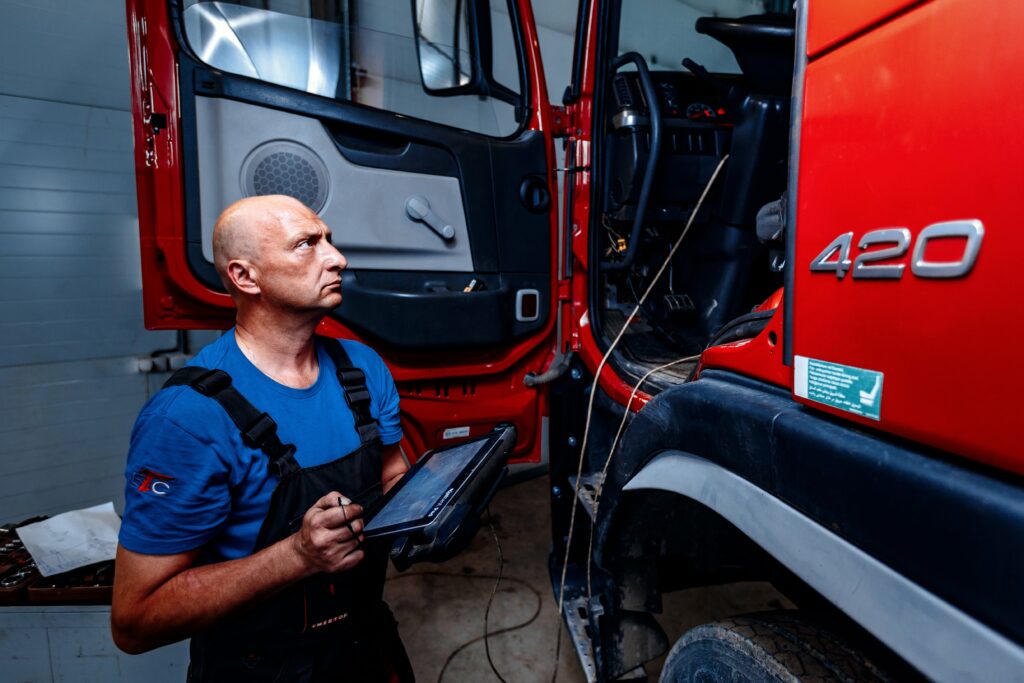 «Мы готовы все диагностировать и исправлять»: как ремонтируют грузовики-иномарки в Тюмени
