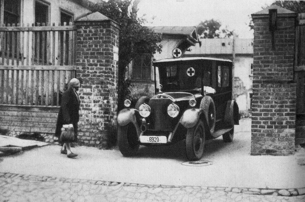 Санитарный Mercedes-Benz 24/100/140 в Москве, конец 1920‑х