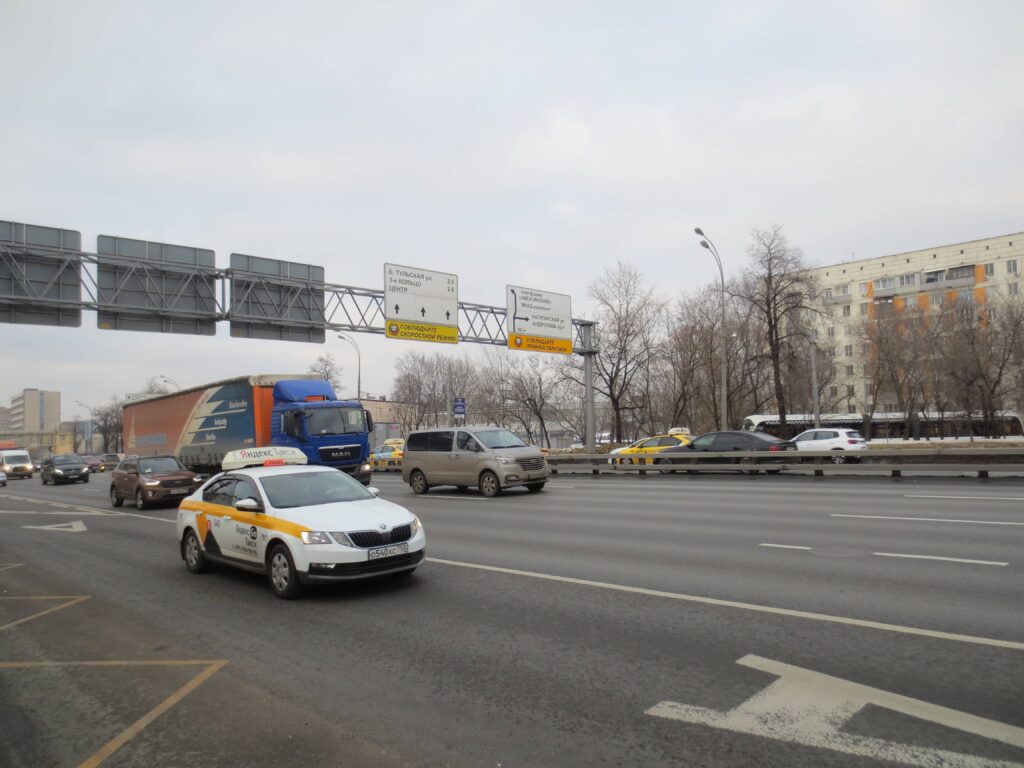 В России предложили защитить водителей от мошенников и штрафа за езду на новой машине без номеров