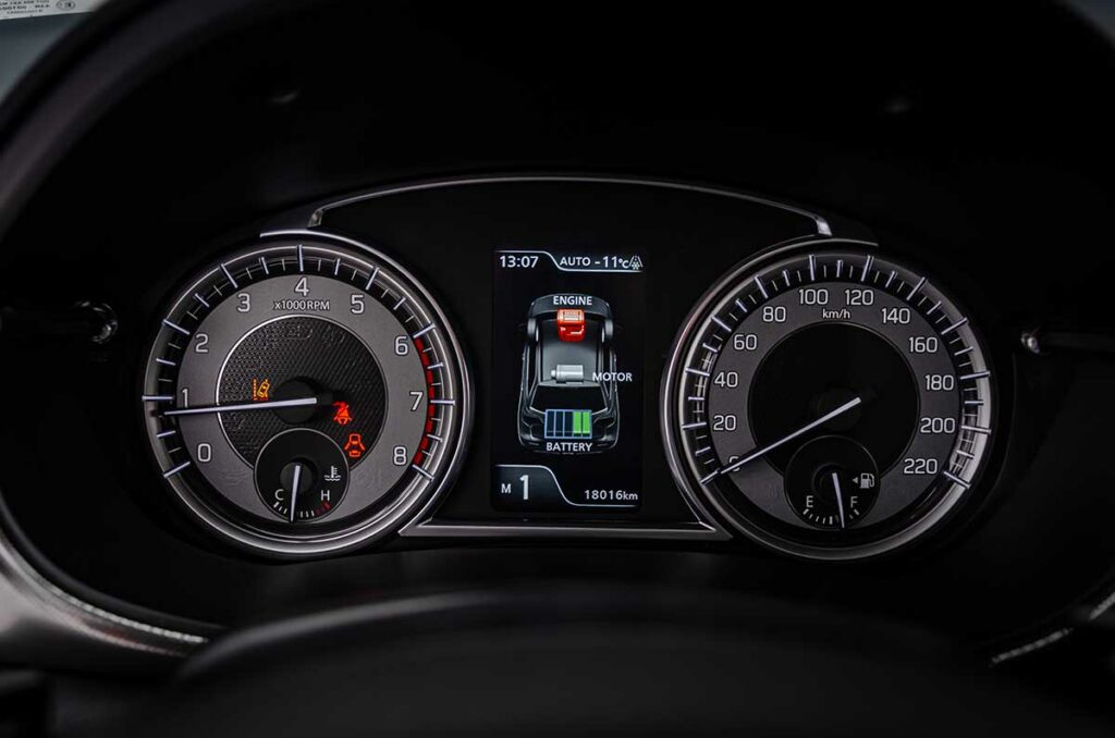 Ретро для «зумеров»: впечатления от езды на Suzuki Vitara Hybrid зимой