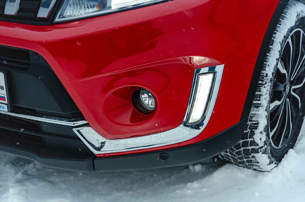 Ретро для «зумеров»: впечатления от езды на Suzuki Vitara Hybrid зимой