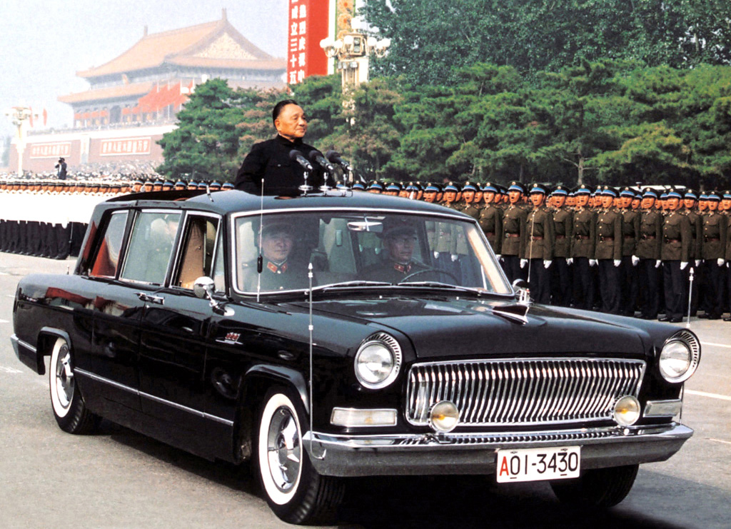 От копий «Волги» до лимузинов: какими были первые китайские автомобили