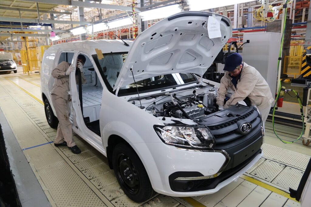 В России возобновили производство Lada Largus