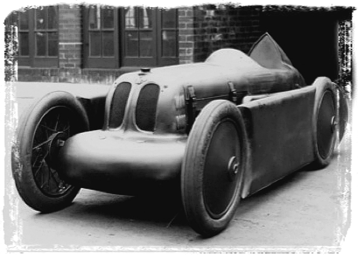 Известен и «прямой прообраз» — рекордный Austin Seven Ulster, ставший в 1931 году первым британским авто с двигателем рабочего объёма 750 куб. см, превысившим скорость 110 миль/ч (177 км/ч).