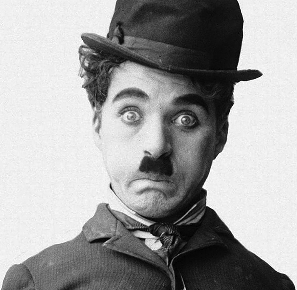 «До боли знакомый образ!» Самый популярный комик столетия в жизни не носил усов, однако его сценический образ действовал на подсознание миллионов кинозрителей.