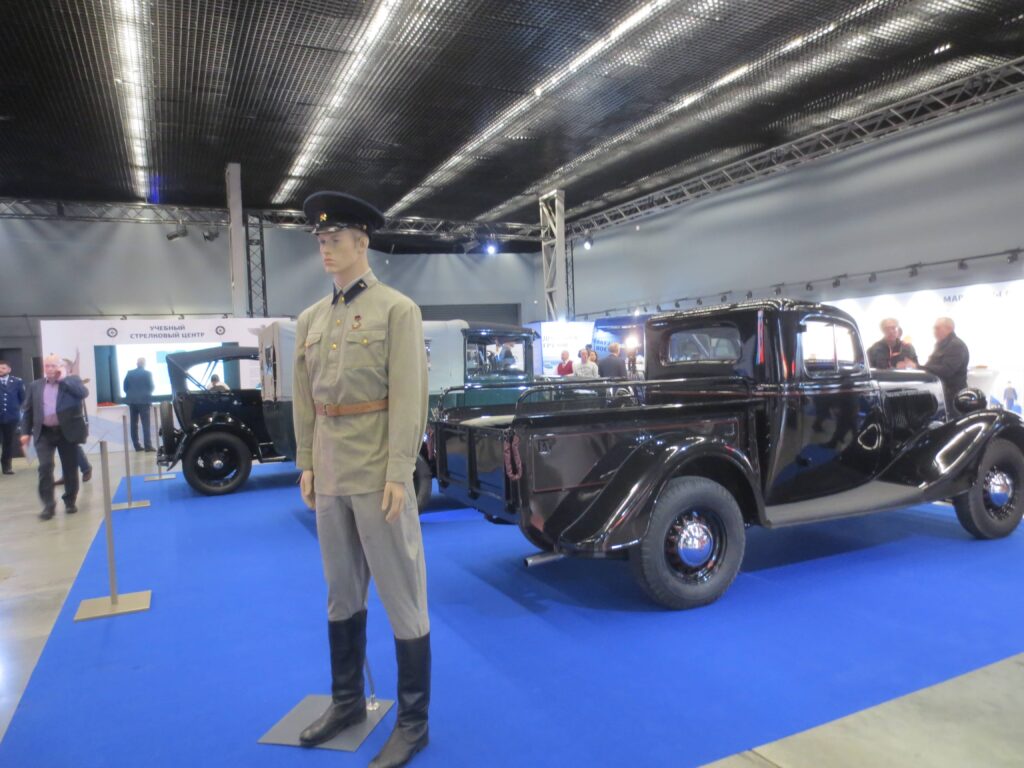В Москве открылась выставка автомобилей Спецсвязи