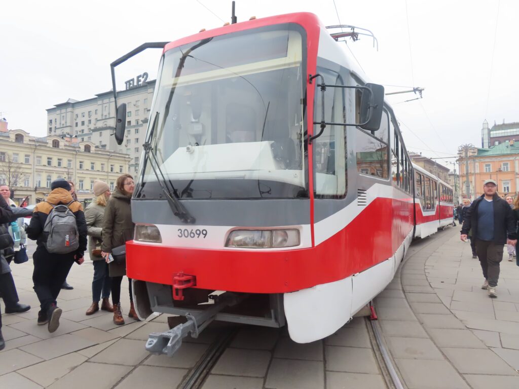 От «Фонарного» до «Кобры»: какие трамваи показали на параде в Москве