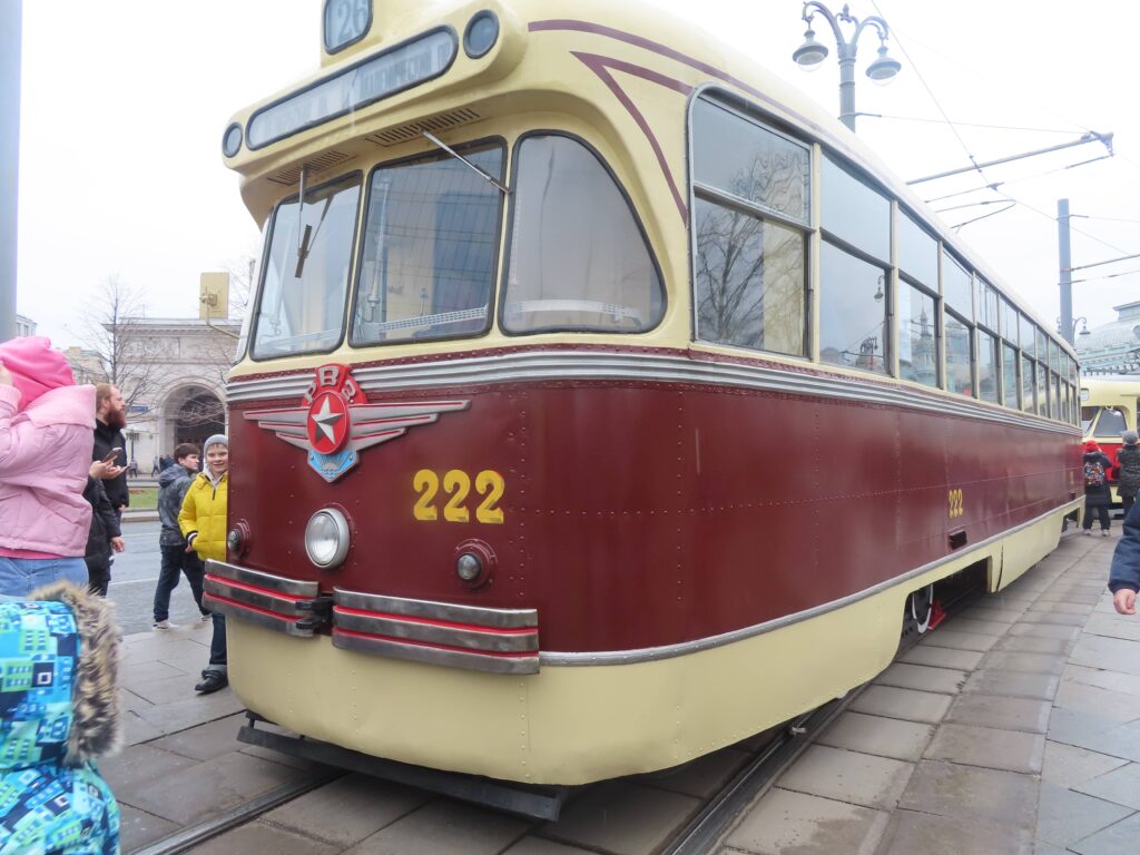 От «Фонарного» до «Кобры»: какие трамваи показали на параде в Москве