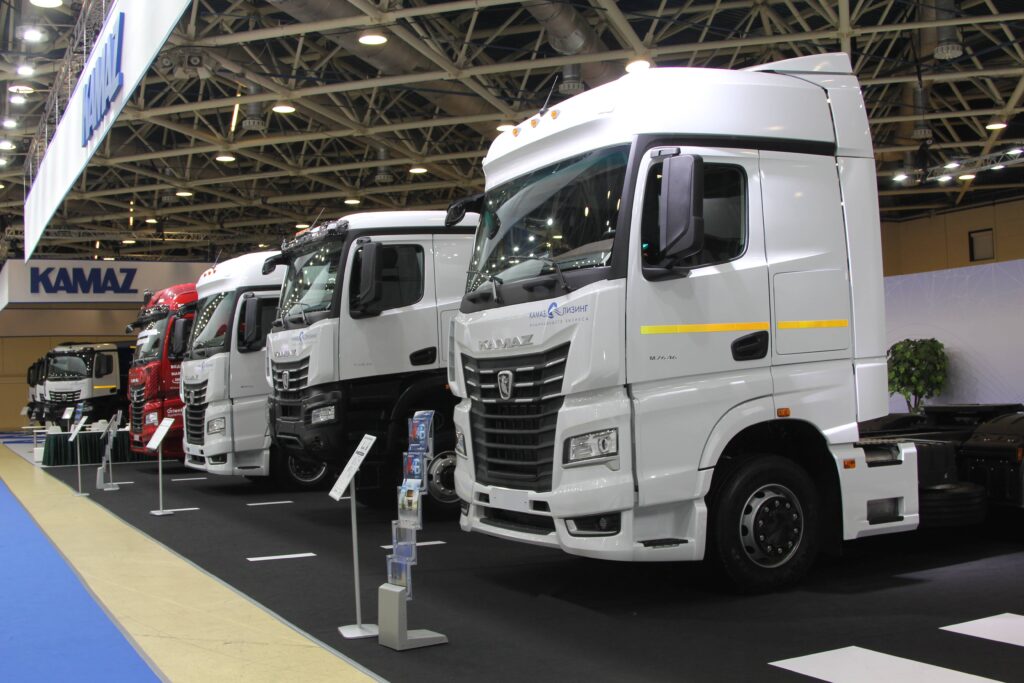 Китайцы отступают: КАМАЗ вернул лидерство на рынке грузовиков