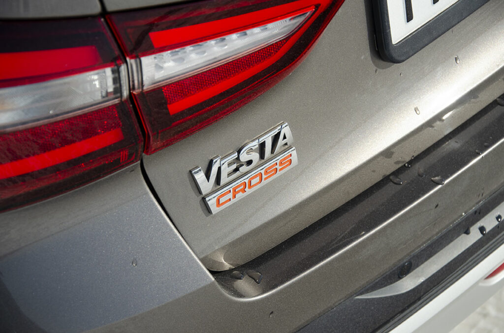 «Заглох прямо на парковке»: отзывы водителей Lada Vesta SW Cross