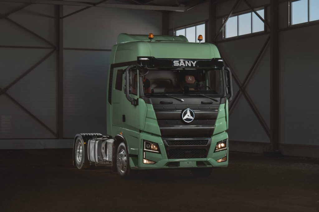 «Напоминает Sсania и MAN одновременно»: обзор тягача  Sany S485